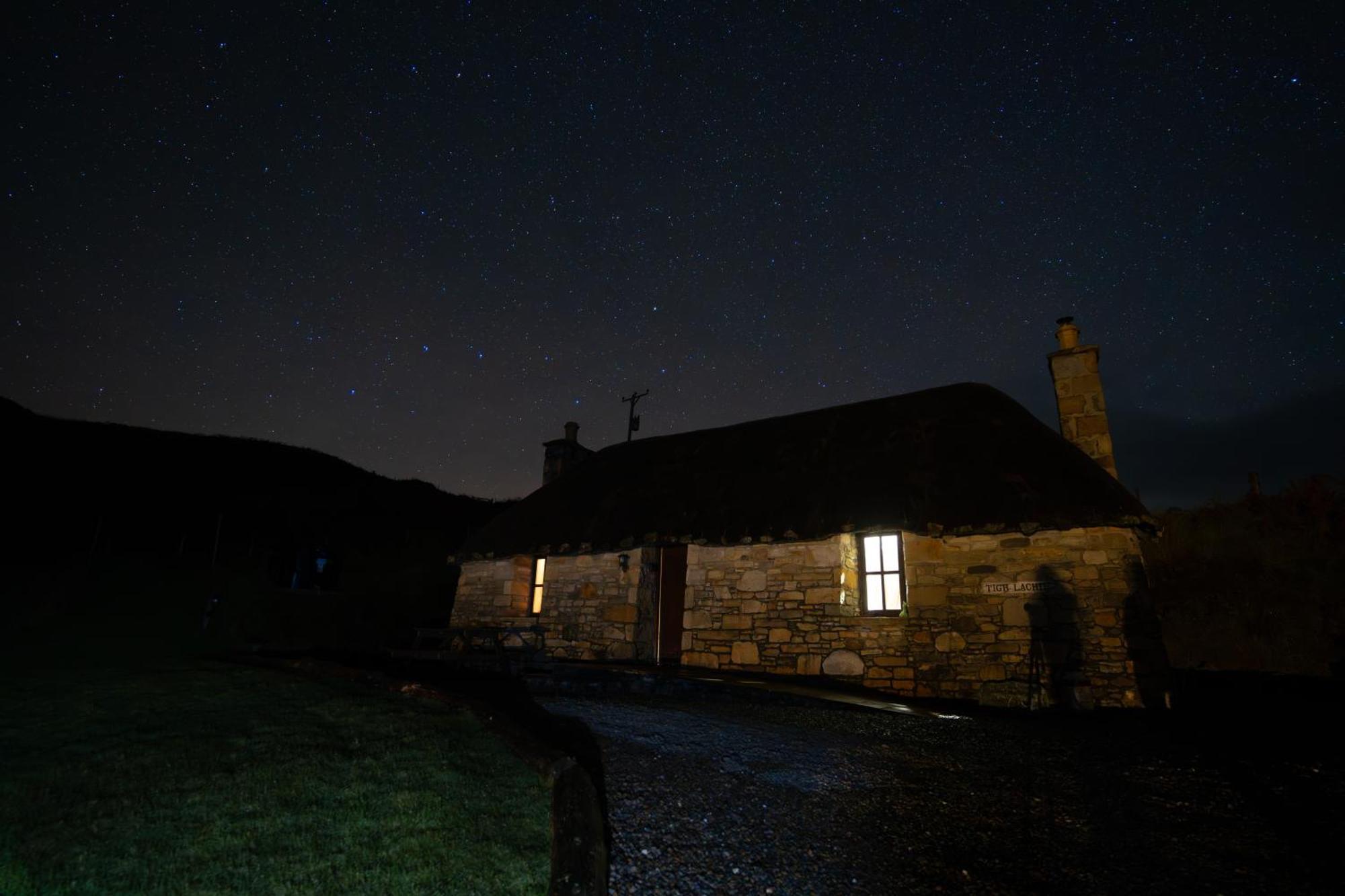 Tigh Lachie, Mary'S Thatched Cottages, Elgol, Isle Of Skye ภายนอก รูปภาพ